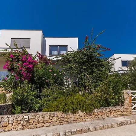 Patio & Free Parking By Pikhost Vakantiehuis *