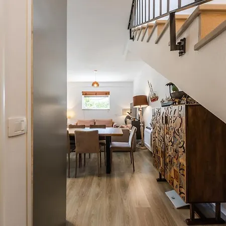 Patio & Free Parking By Pikhost Vakantiehuis