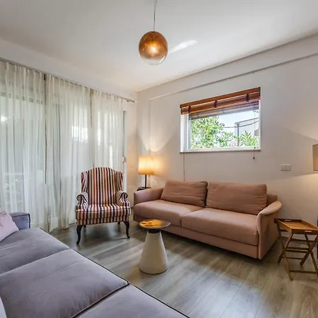 Patio & Free Parking By Pikhost *