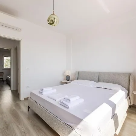 Patio & Free Parking By Pikhost بيت للعطل