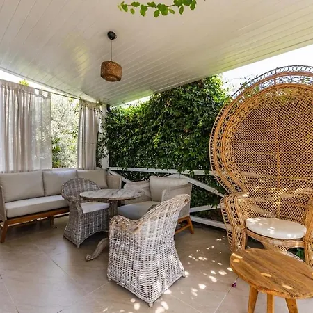Patio & Free Parking By Pikhost بيت للعطل